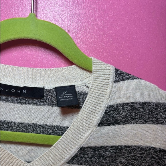 Sean John Black and White V-Neck Sweater - Picture 4 of 7